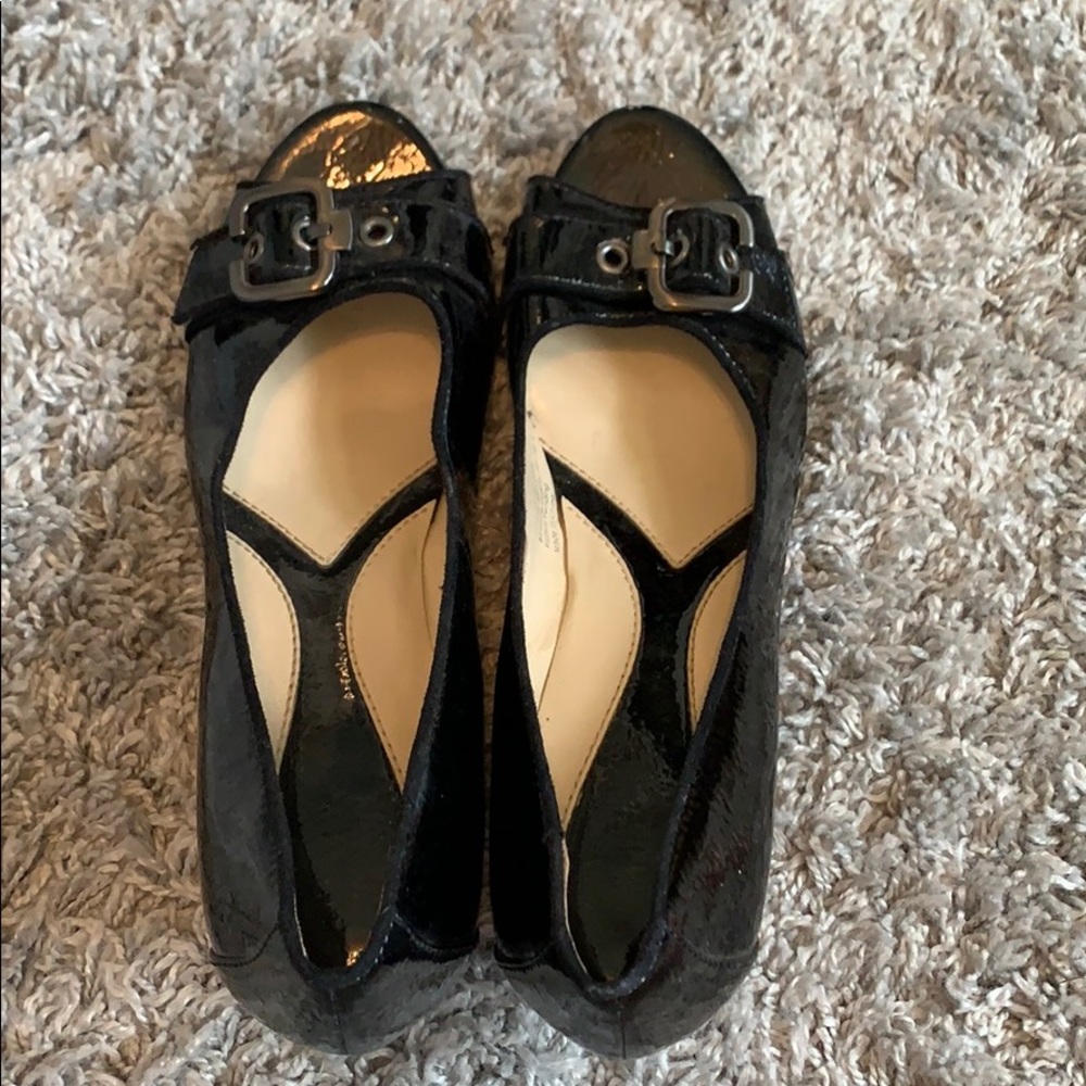 Black wedges